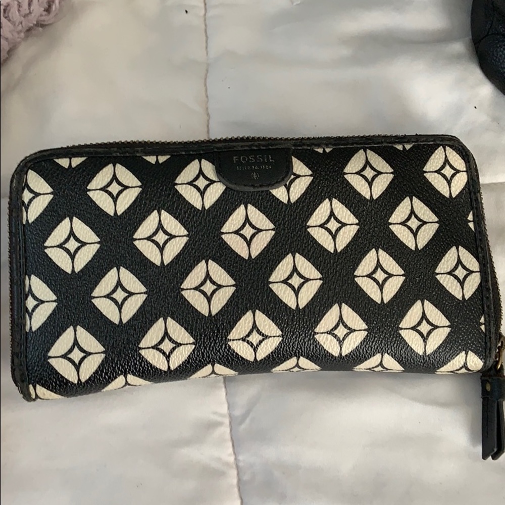 Fossil wallet.